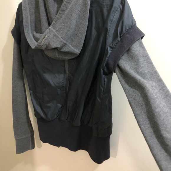 Lululemon jacket with hood - Picture 6 of 8